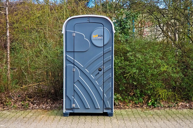 mobilní wc kabina.jpg