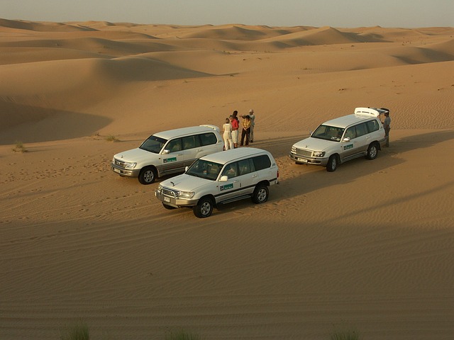 poušť čtyřkolka džípy